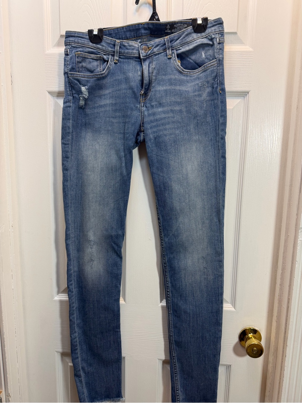 Light Wash Skinny Jeans - Women